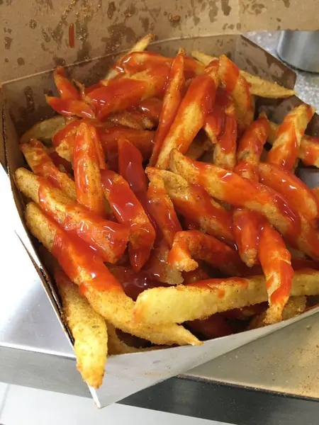 Hot seasoned chips with ketchup